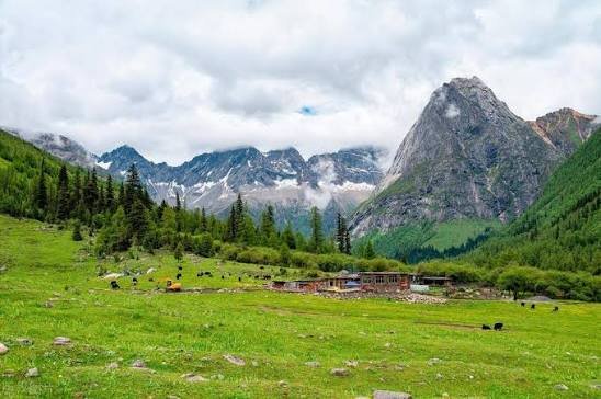 Hikers in the highlands of Western Sichuan