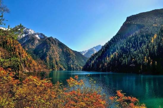 Mountain scenery surrounding Long Lake in Jiuzhaigou