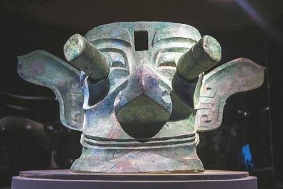 Bronze mask with protruding eyes from Sanxingdui